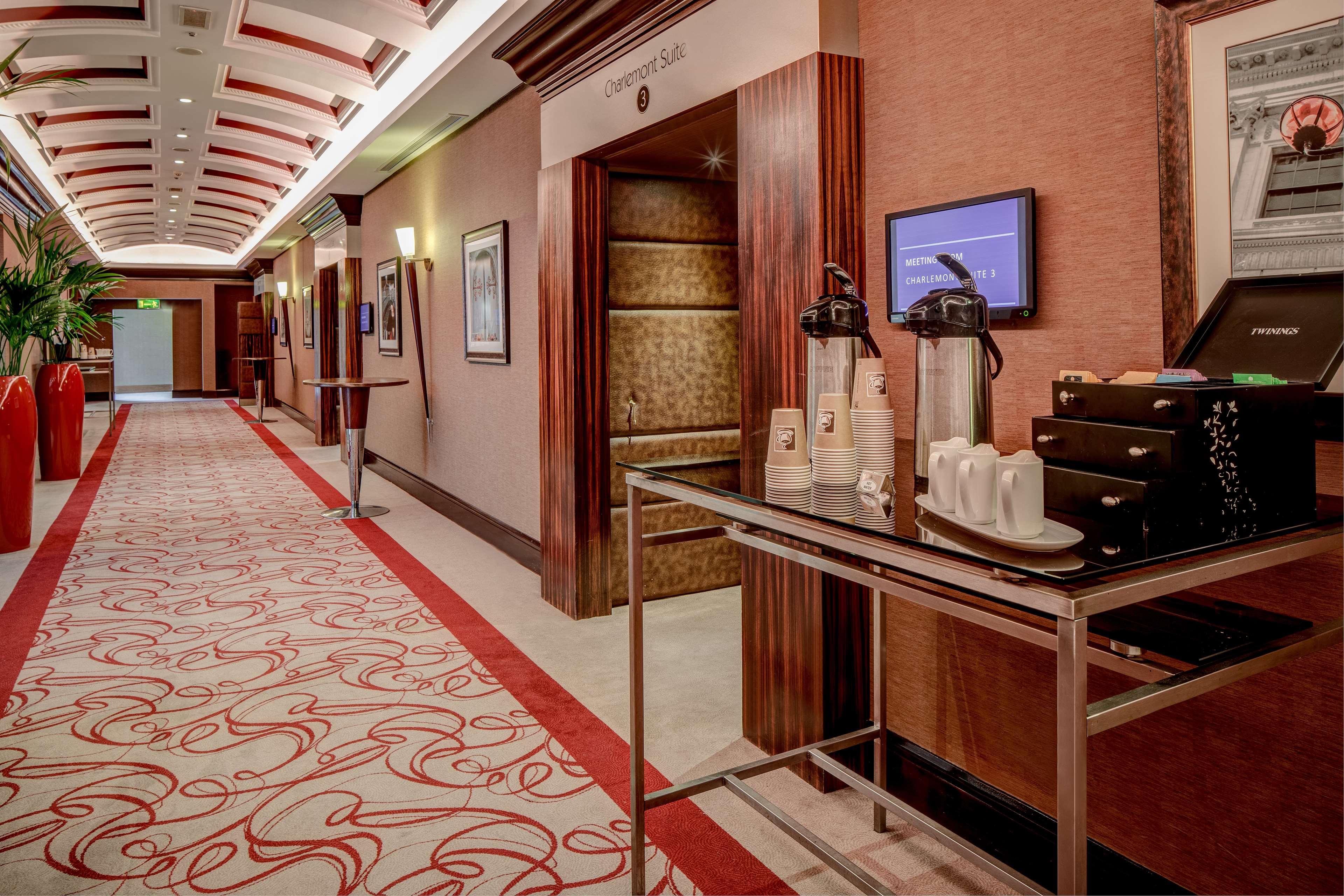 Отель Hilton Дублин Экстерьер фото