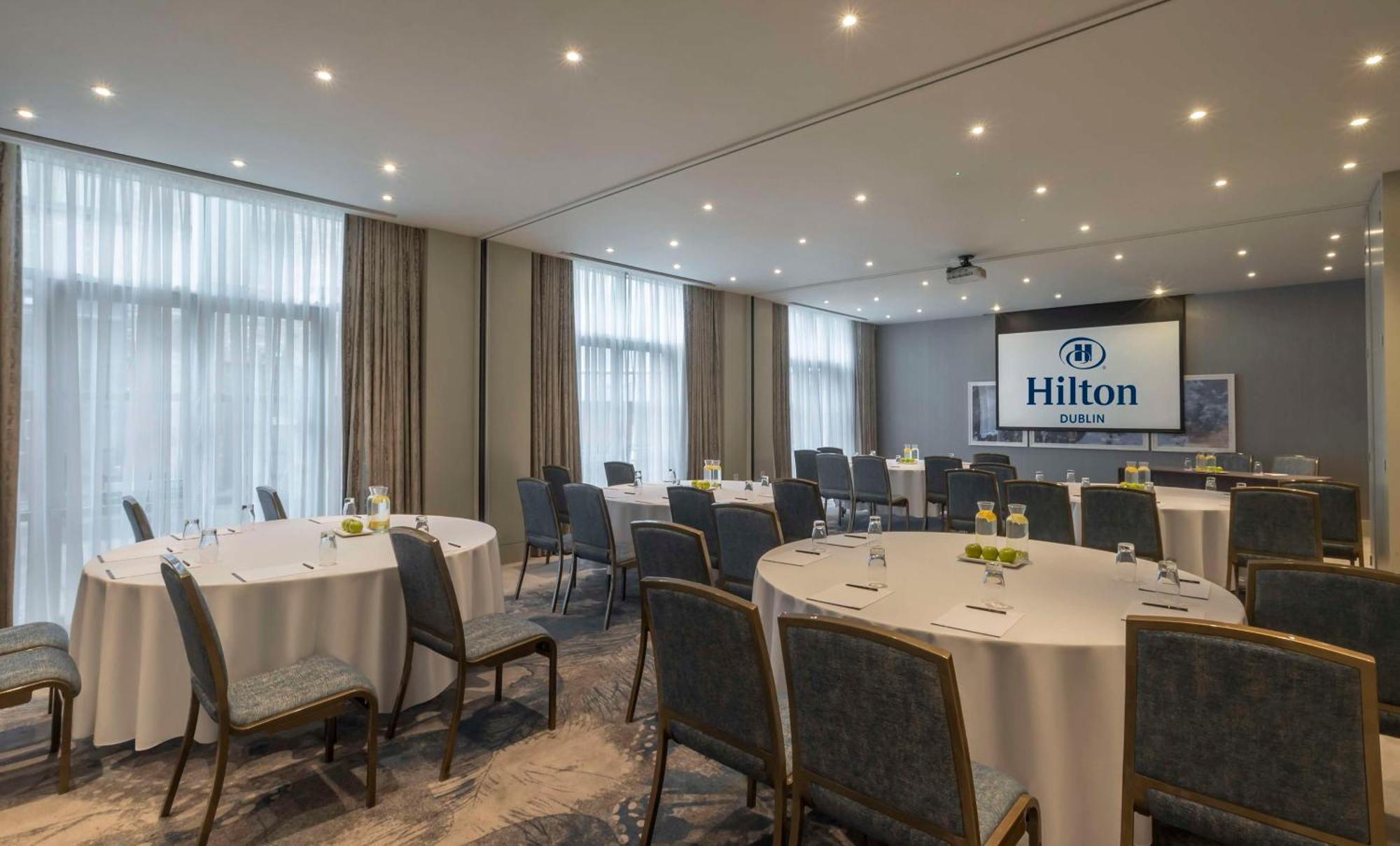 Отель Hilton Дублин Экстерьер фото
